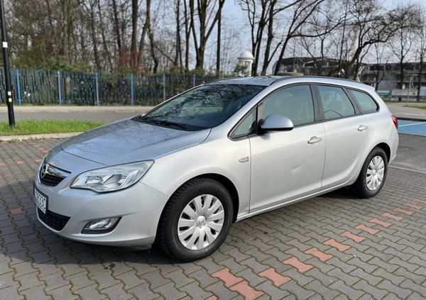 Opel Astra cena 21990 przebieg: 235000, rok produkcji 2011 z Gliwice małe 596